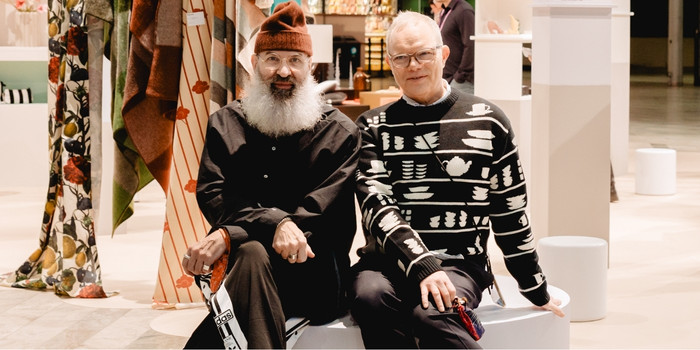 Porträttbilder på Maxjenny och Jan Rundgren som är inklippta med utställningens mönster i bakgrunden.