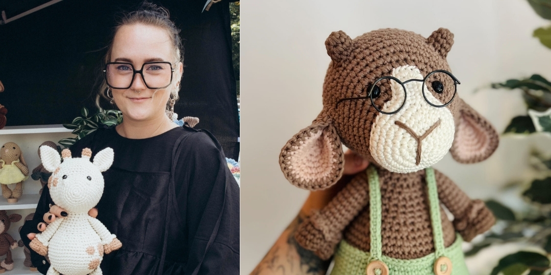 Linn Amanda Mouwitz and her knitted friends
